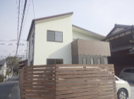 ルーフバルコニーのある家